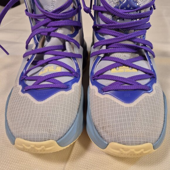 Nike Youth basketball sneakers - Picture 10 of 13